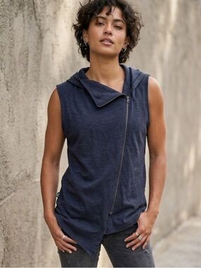 PSYLO Sleeveless Hooded Zip-Front Top in Navy